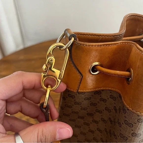 Rehab Bag Vintage Gucci Micro GG Supreme Sherry Line Bucket Bag - Picture 4 of 15